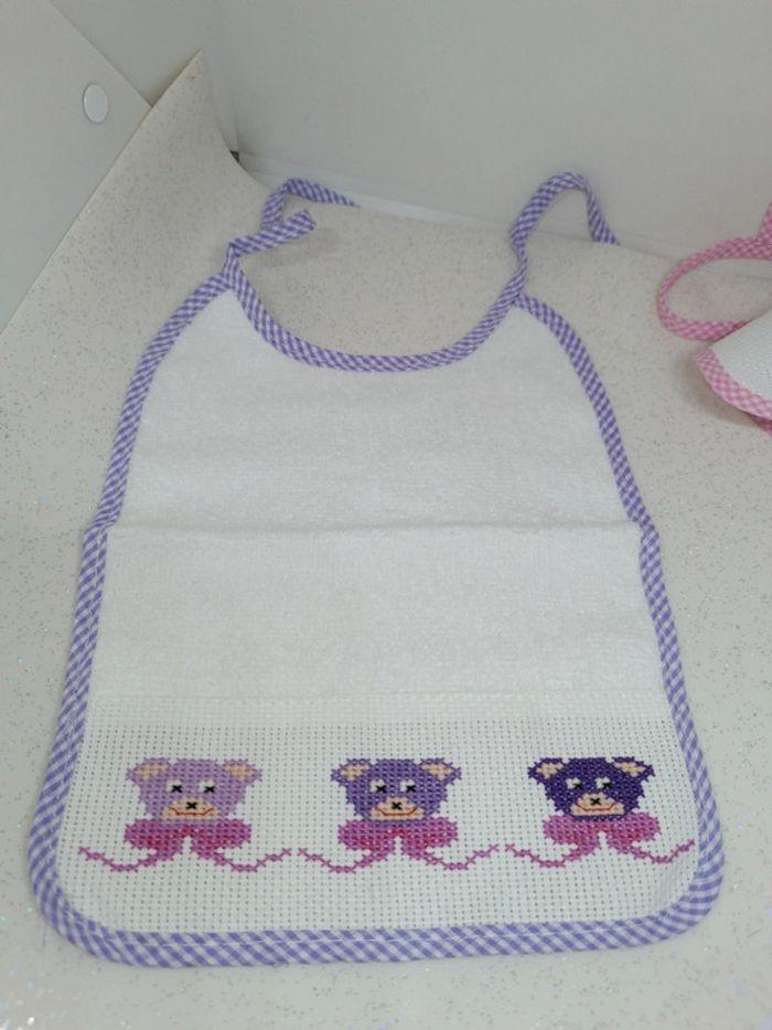 Bavoir bavouille brodé broderie violet purple rose pink fleur flower ours Bear ourson bib bébé baby - photo numéro 5