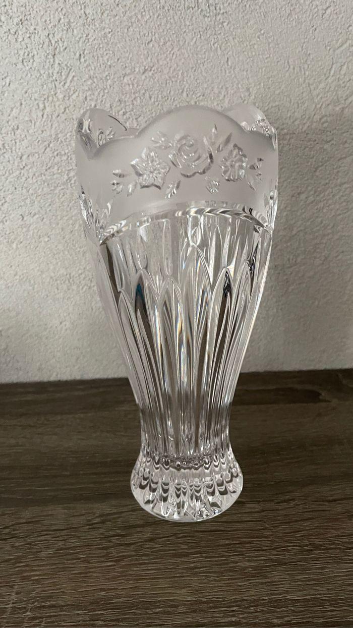 Vase taillé travaillé transparent en verre - photo numéro 6