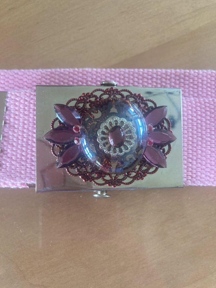 Ceinture rose avec bijoux sur boucle - photo numéro 2