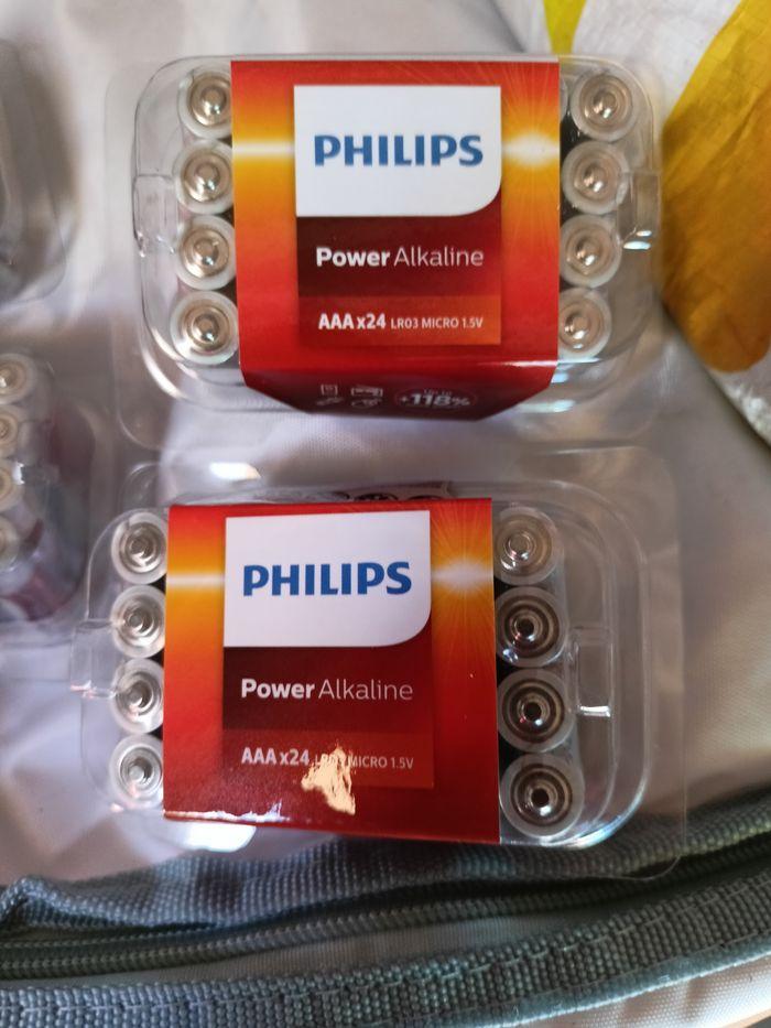 2 lots de 24 piles  AAA r03 Philips