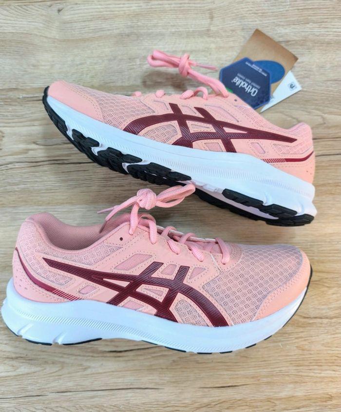 Baskets Asics jolt 3 rose et blanche pointure 39,5 neuves avec boite - photo numéro 2