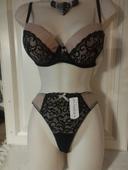 Ensemble lingerie neuf 95B L pour le string . Beige et noir l