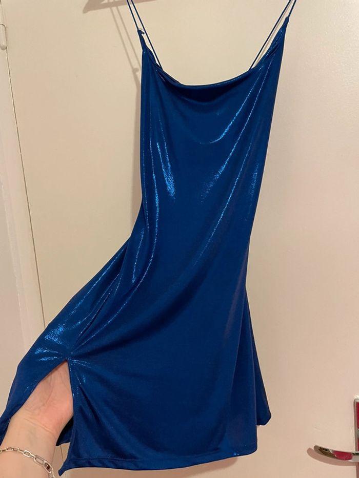 Bershka - Robe effet métallisé à bretelles fines - Bleu - photo numéro 4