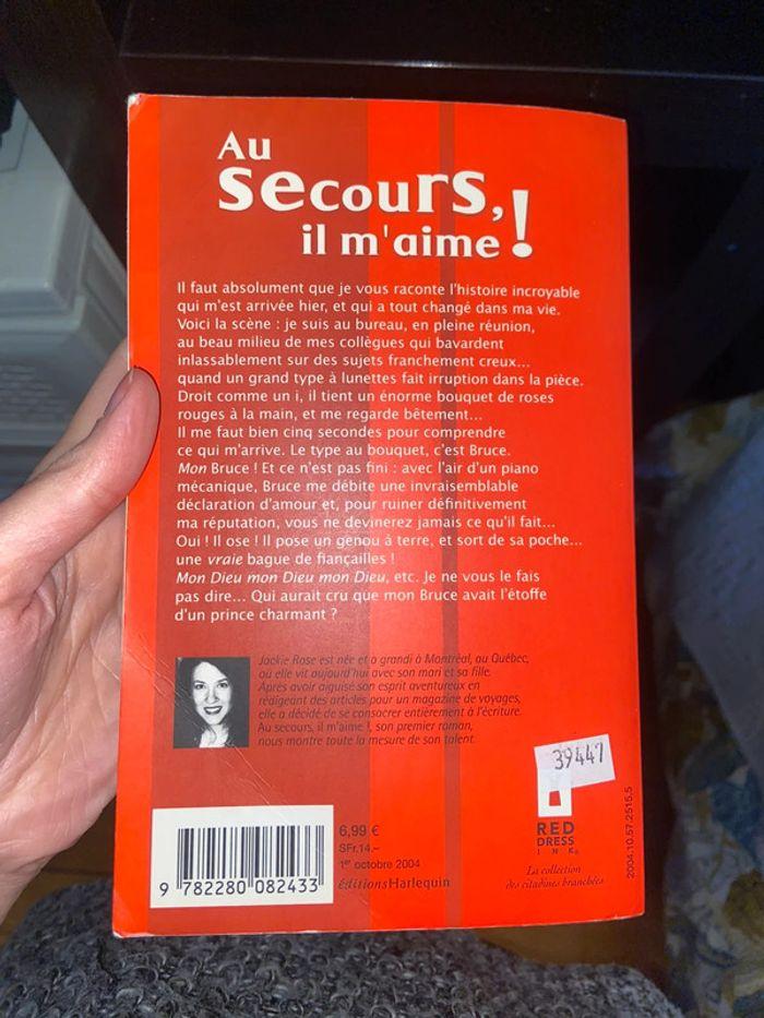 Au secours, il m’aime livre - photo numéro 2