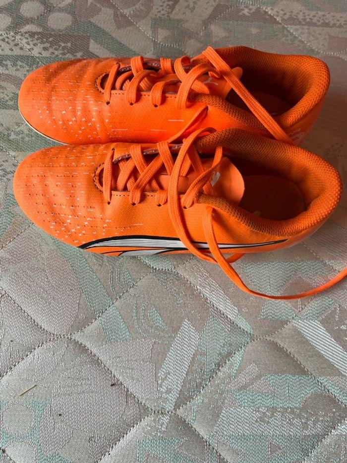 Chaussure de foot puma T33 - photo numéro 2