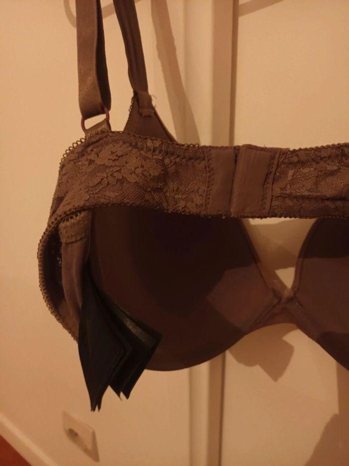 Soutien-gorge couleur taupe - photo numéro 5