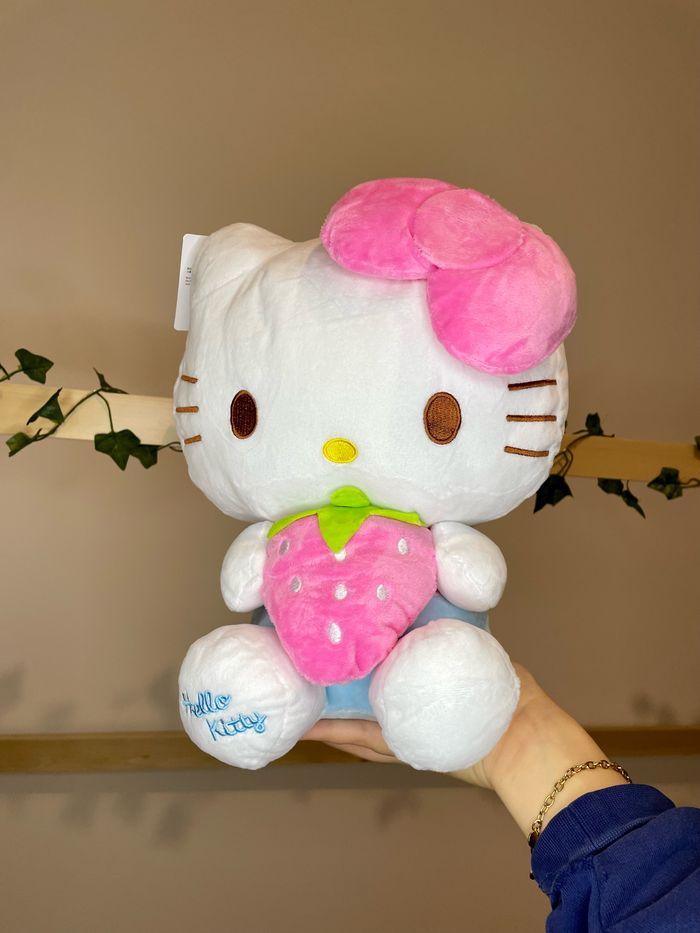 Peluche Hello Kitty avec la fraise - photo numéro 10