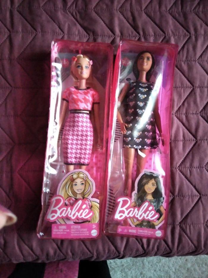 2 barbie +trousse - photo numéro 1