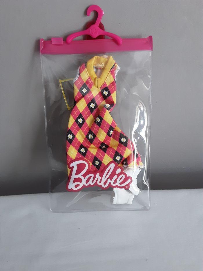 Tenue complète Barbie neuve - photo numéro 1