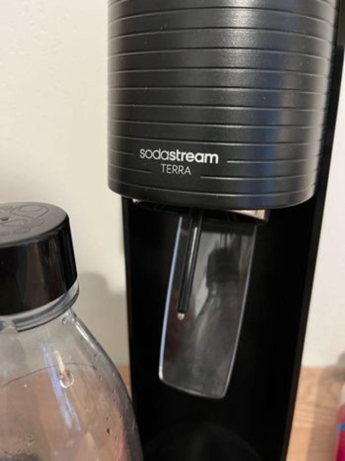 Sodastream terra + 2 recharges de gaz + 2 bouteilles - photo numéro 2