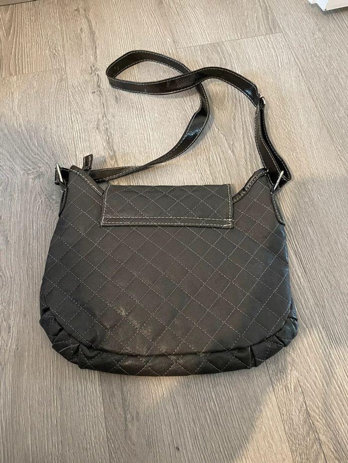 Sac à main gris et noir à bandoulière effet matelassé - photo numéro 5