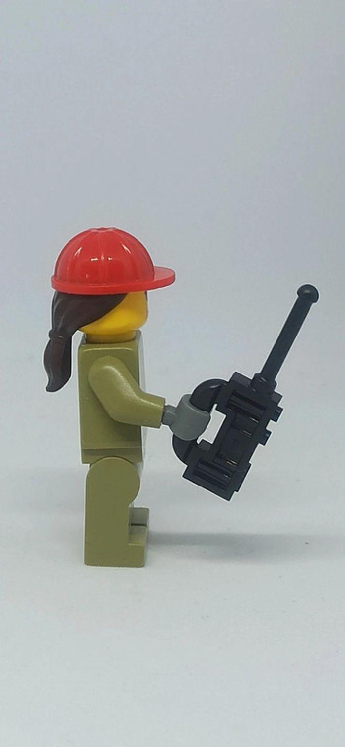 Femme employée de train lego - photo numéro 4