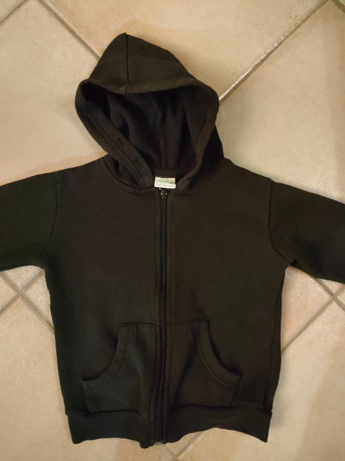 Veste avec capuche taille 6 ans