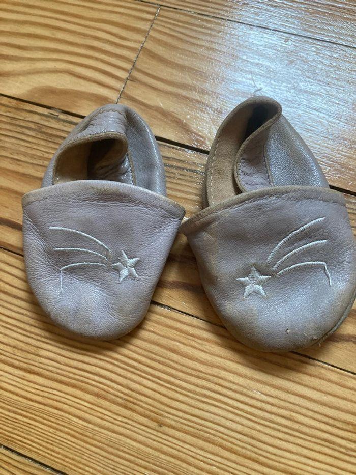 Petits chaussons bébé en cuir souple - photo numéro 3