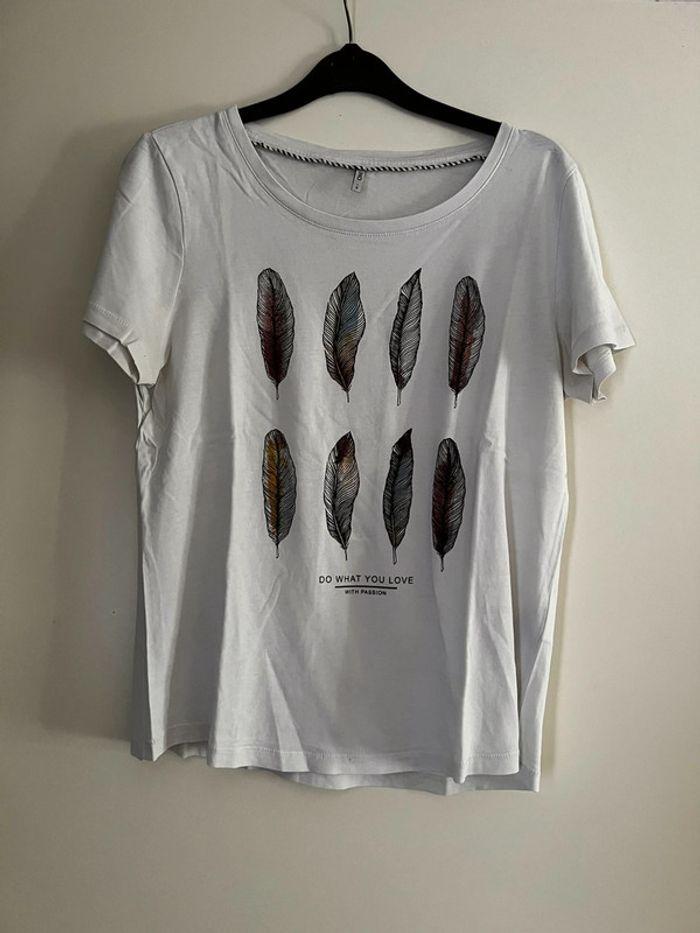 T-shirt - photo numéro 1