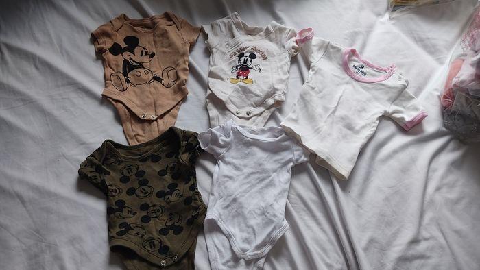 Lot de vêtements bébé de naissance et 1 mois - photo numéro 4