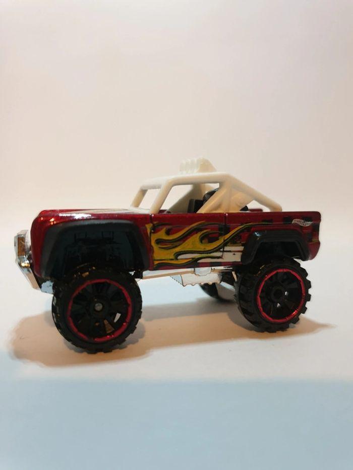 Hot Wheels 2016 Custom Ford Bronco HW Daredevils Bordeau - 1/64 - photo numéro 1