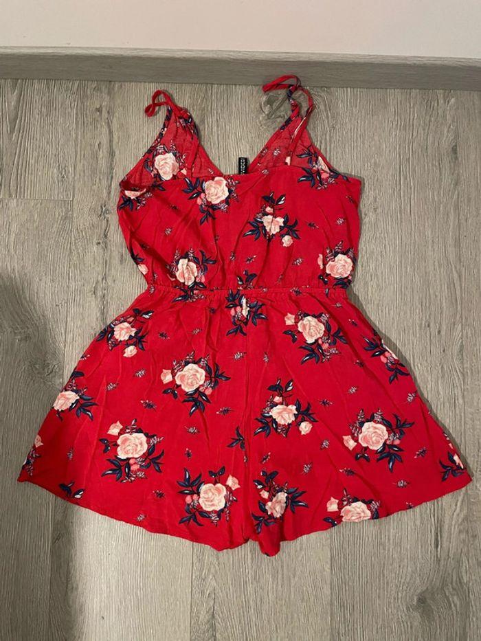 Combinaison short Combishort à bretelles rouge à fleurs H&M taille 38 - photo numéro 5