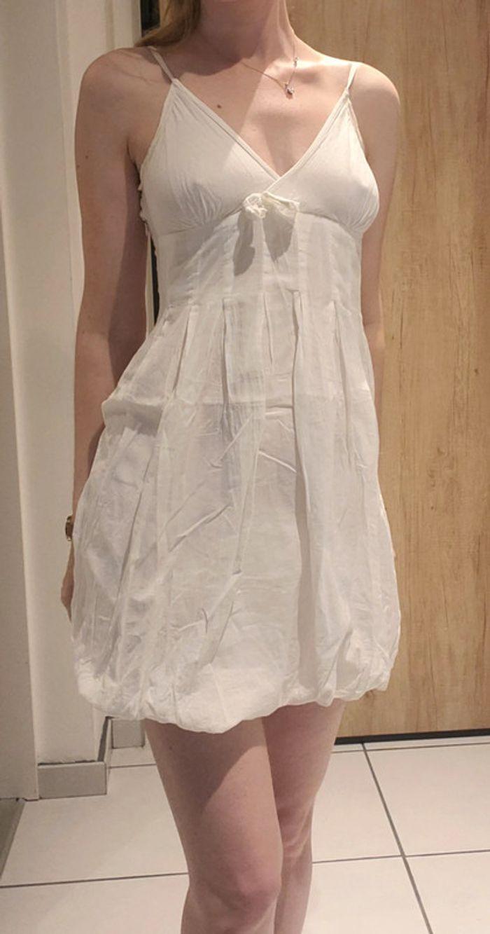 Jolie robe d'été 100% Coton de marque Stradivarius - photo numéro 2