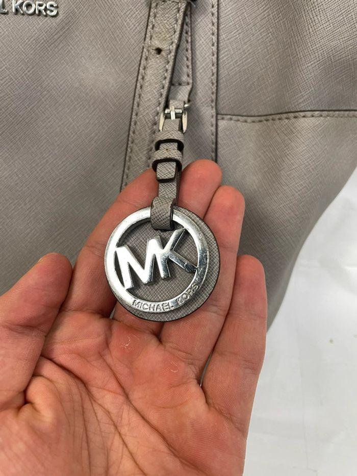 Sac à main de luxe Michael Kors gris taupe - photo numéro 3