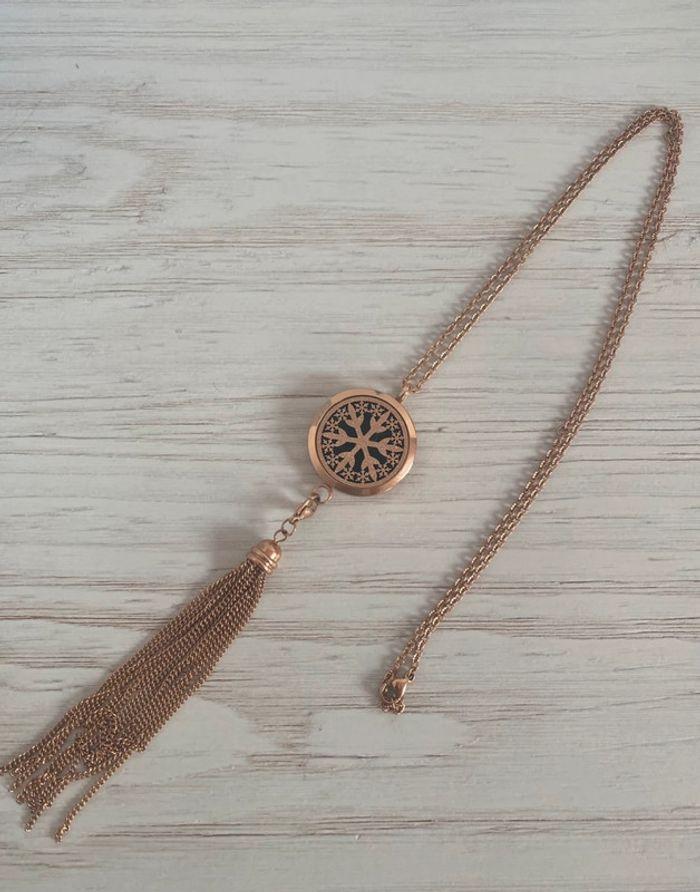 Collier pendentif avec diffuseur de parfum - photo numéro 1