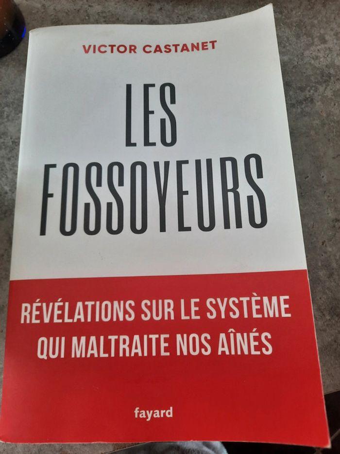 Livre les fossoyeurs - photo numéro 1