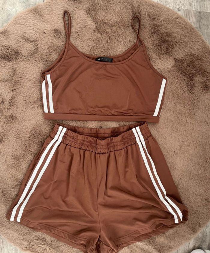 ensemble short crop top