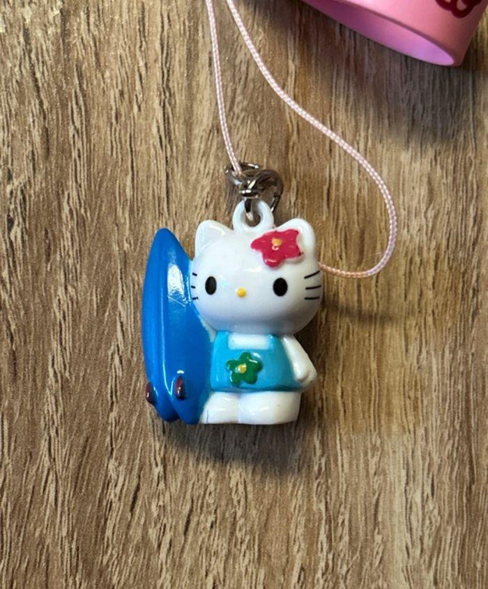 Bijou pour téléphone portable, Hello Kitty avec surf, très kawaii, très bon état, Sanrio - photo numéro 2