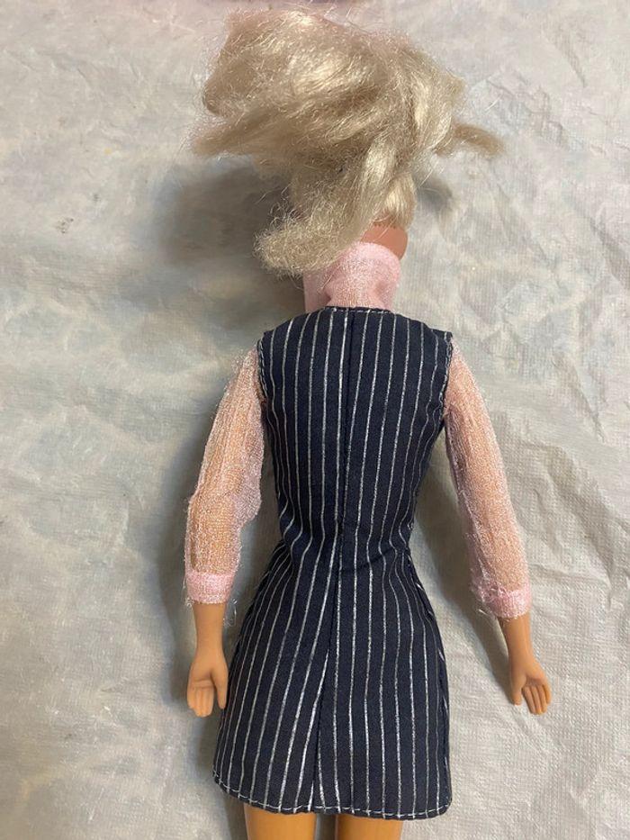 Poupée barbie  . - photo numéro 8