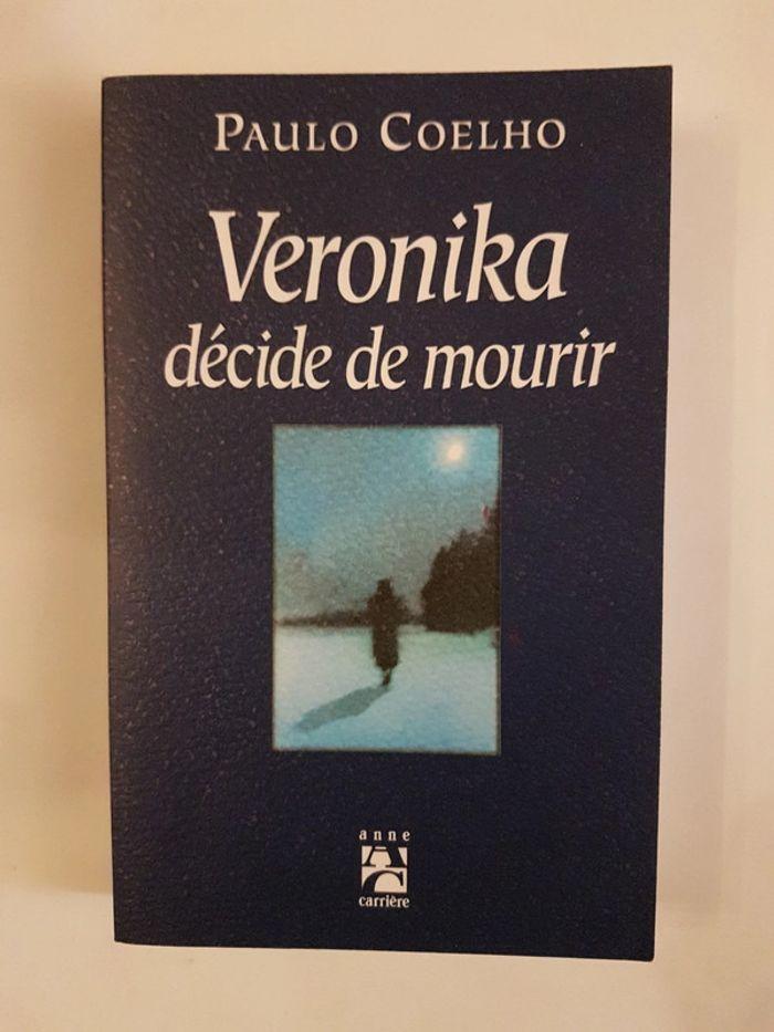 Veronika décidé de mourir Paulo Coelho - photo numéro 1