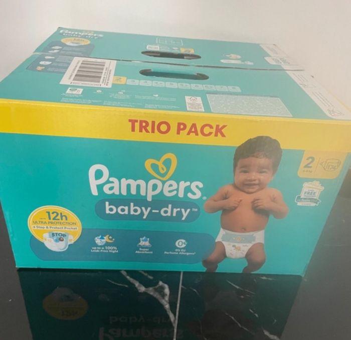 Un pack de 174 couches Pampers Babydry taille 2 - photo numéro 1