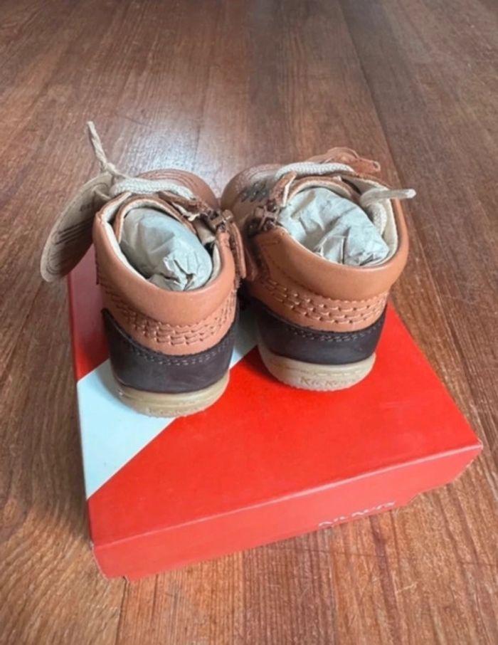 Bottines cuir chaussures bébé neuves Kickers Gazip lacets marron camel beige 19 - photo numéro 4