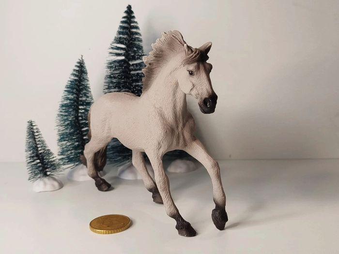 Figurine cheval gris Mustang Schleich - photo numéro 1