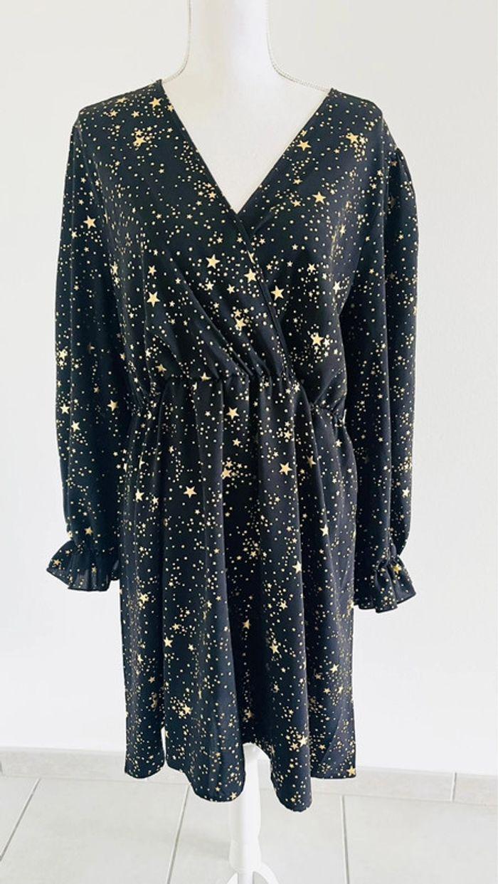 Robe noire brillantes avec des étoiles et les manches resserrées - photo numéro 2