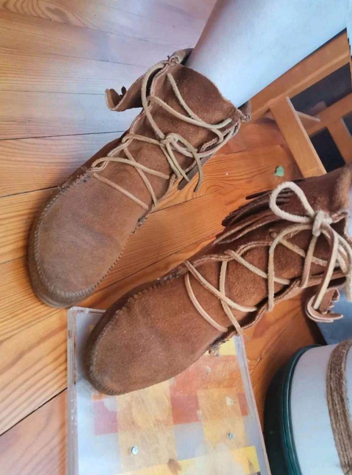 Bottes mi-hautes  / bases  en daim minnetonka taille  38 - photo numéro 2