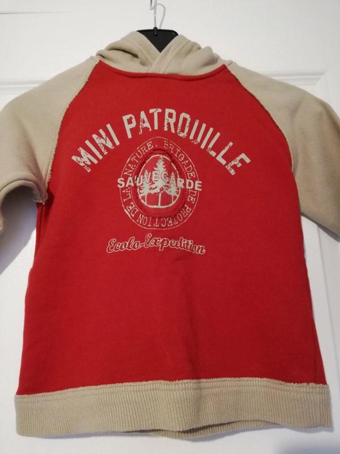 Pull capuche rouge 4 ans - photo numéro 1