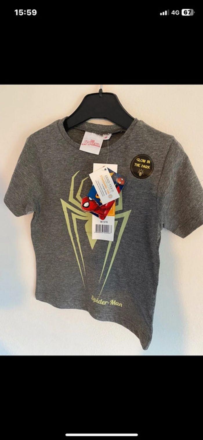 T-shirt Spider-Man sous emballage - photo numéro 2