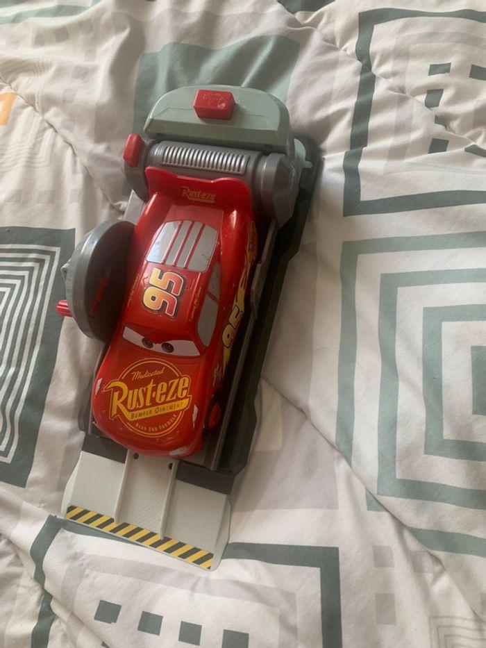 voiture +lanceur-disney  pixar  cars  flash mcqueen  Cascadeur-Batterie manivelle- - photo numéro 1