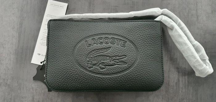 Sac porté épaule / pochette Lacoste en cuir veritable Neuve - photo numéro 4