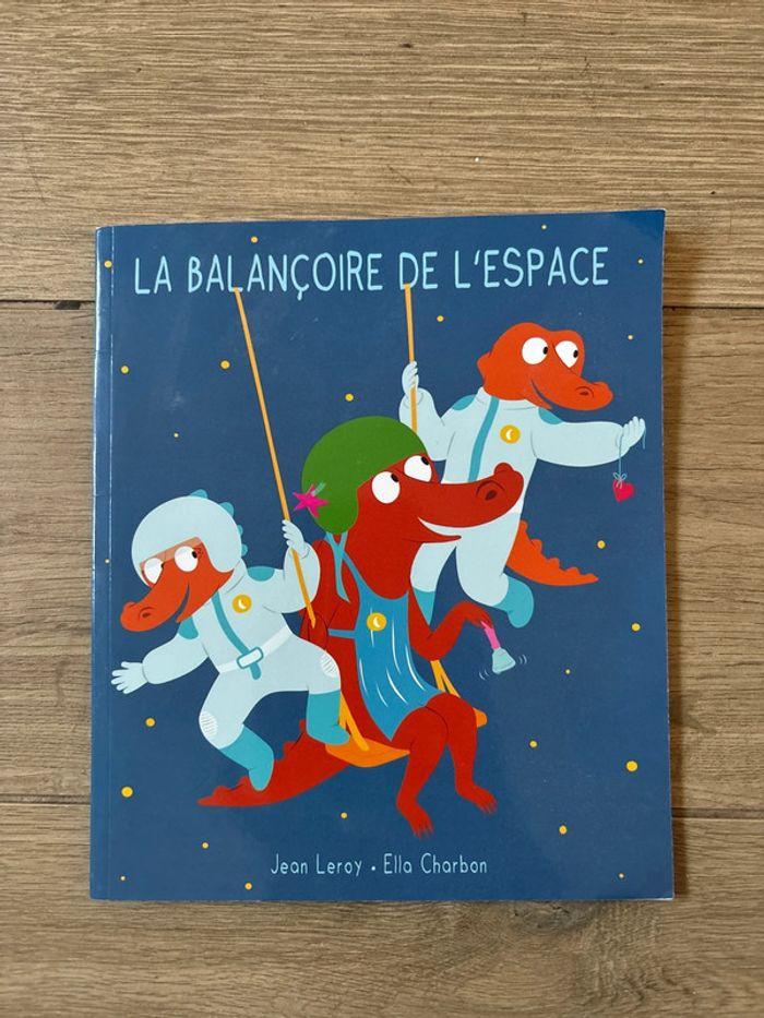 Livre l’an balançoire dans l’espace