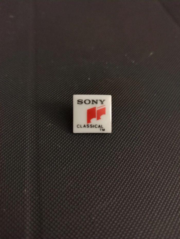 Pin's Sony Classical en porcelaine de limoges Thosca - photo numéro 1