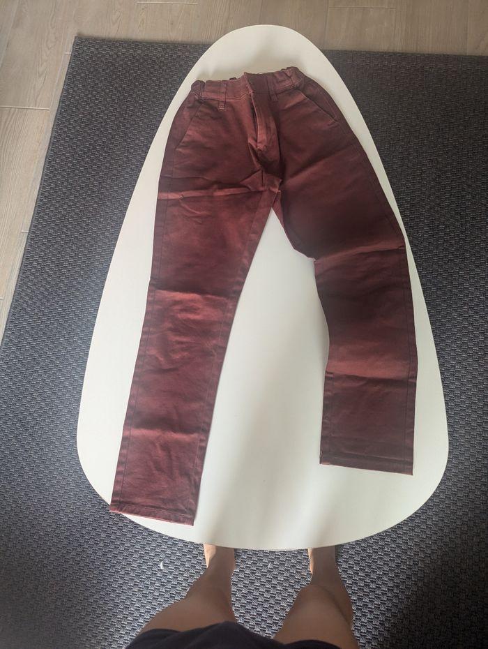 Pantalon Chino couleur bordeaux 10 ans parfait état - photo numéro 1