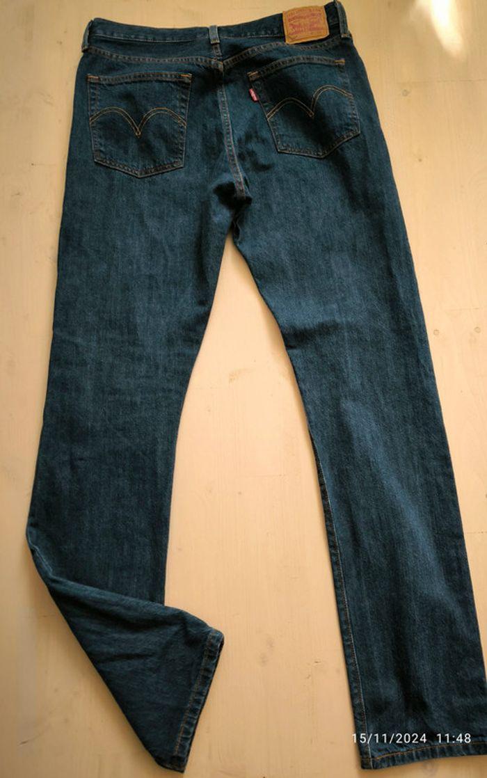 Jean Levi's 501 bleu foncé taille 38 (28 us) - photo numéro 3