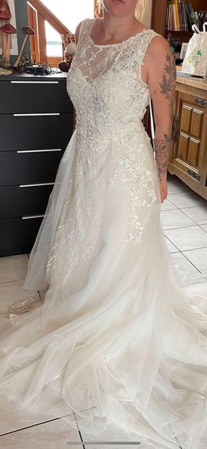 Robe de mariée neuve T 40 - photo numéro 2