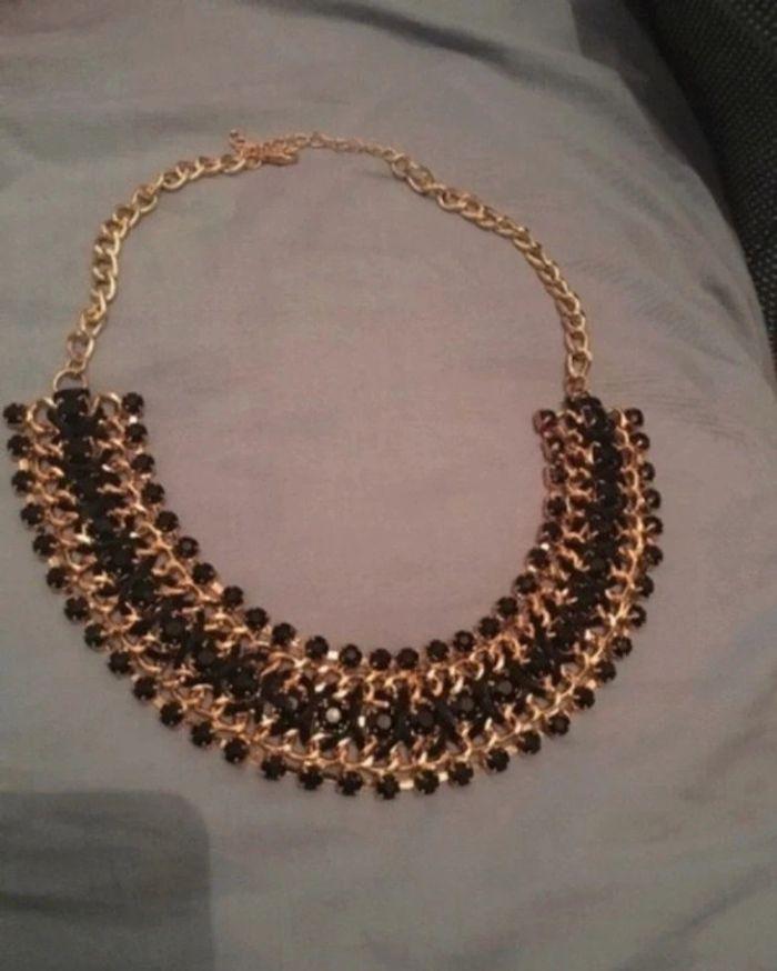 Collier plastron