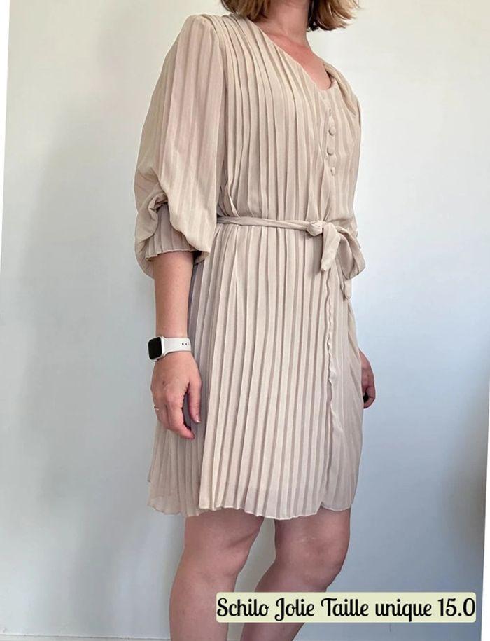 Robe plissée beige Schilo Jolie – Élégante intemporelle, t. unique (36-42), neuve avec étiquette 💖 - photo numéro 2