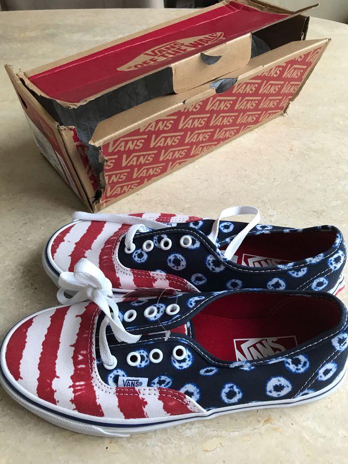 BASKETS BASSES "VANS" EN TOILE IMPRIMEE - POINTURE : 38 - photo numéro 4