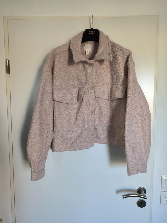 Veste courte beige rosé en bouclette - photo numéro 1