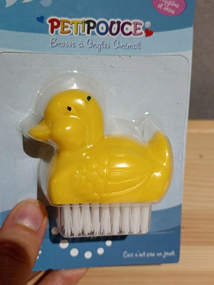 brosse à ongles canard jaune petipouce - photo numéro 3