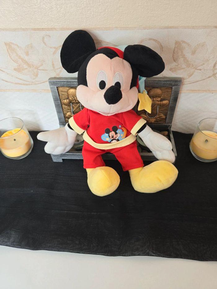 Doudou peluche Mickey pyjama rouge bonnet bleu étoile Disney Simba - photo numéro 1